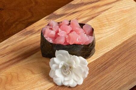 Спайси суши с тунцом