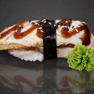 Суши с угрём