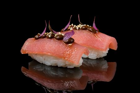 Суши с тунцом и горчичным су-мисо