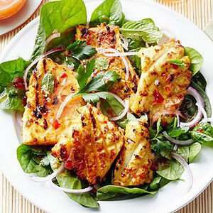 Теплый салат с кальмаром и молодым картофелем