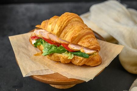 Круассан с курицей