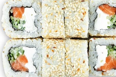 Ролл с белый кунжутом