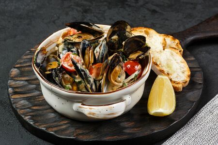 Мидии в сливочном соусе