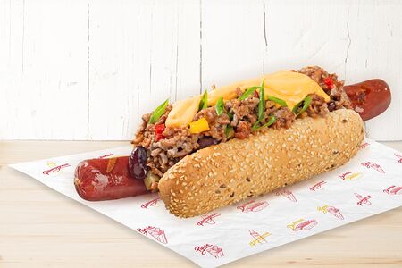 Чили Чиз хот-дог с колбаской чоризо