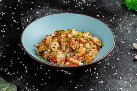 Рис, жаренный с морепродуктами