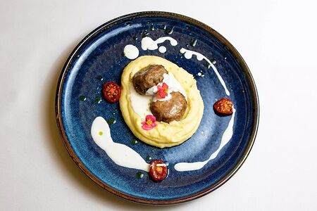 Мясные котлетки на картофельном пюре