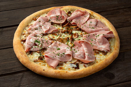 Пицца с лисичками, картофельным муссом и мортаделлой 24 см