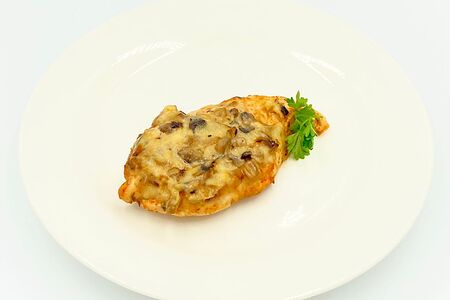 Куриное филе с грибами под сыром