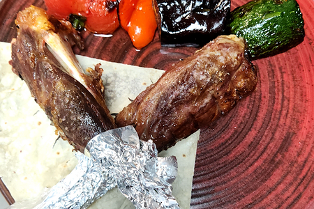 Баранья голень на мангале