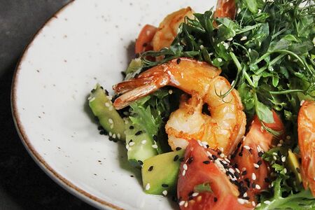 Салат с креветкой и авокадо