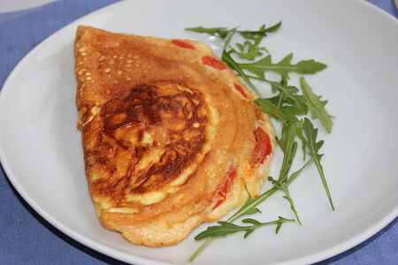 Омлет с томатами и сыром