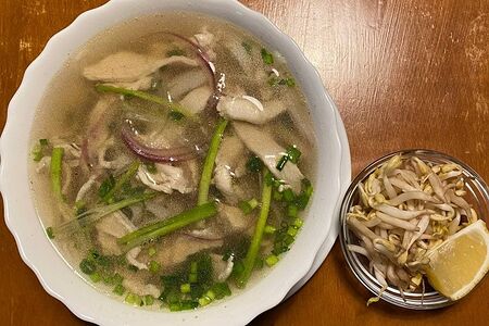 Фо Га с курицей и рисовой лапшой