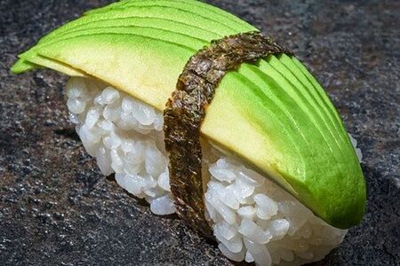 Нигири с авокадо