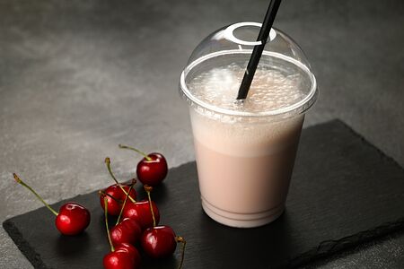Вишневый молочный коктейль