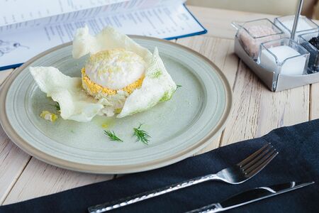 Салат Мимоза с диким лососем