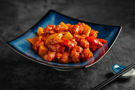 Курица с ананасом в кисло-сладком соусе