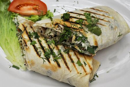 Шаурма на углях с курицей
