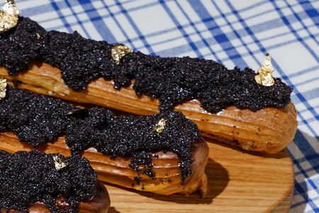 Эклер маковый