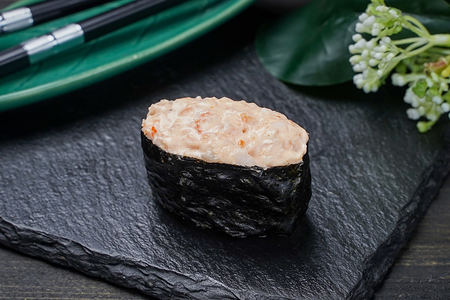 Гункан Креветка спайси