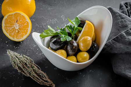 Маслины и оливки гигант