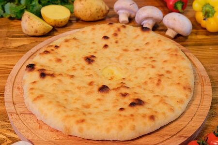 Осетинский пирог с картофелем и грибами