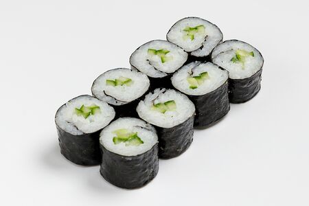 Классический ролл с огурцом