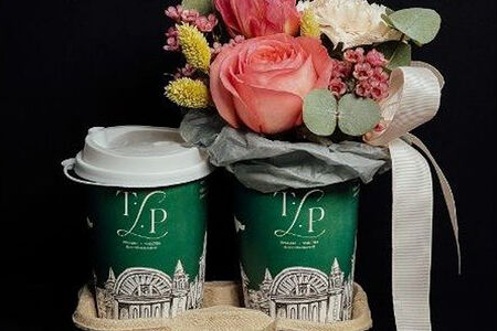 Цветы Pink и напиток