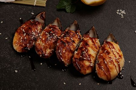 Запеченные мидии под сырным соусом