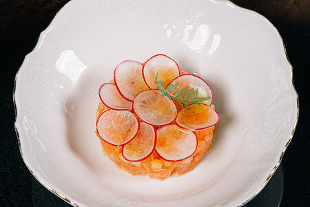 Лосось с манго и цитрусовым дрессингом