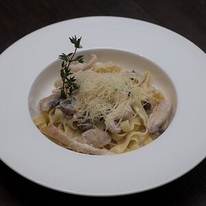 Феттуччине с курицей и грибами