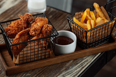 Крылья Kazan Fried Chicken с татарским соусом