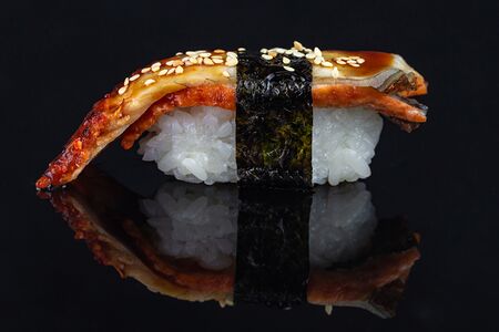 Суши с угрем