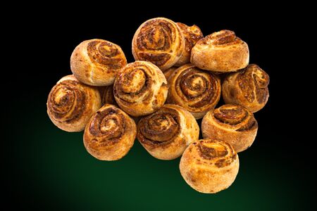 Рулетики с корицей