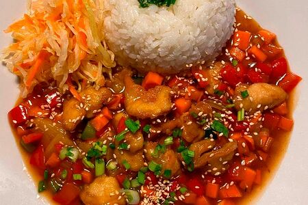 Ком Га Чуа Нгот рис с курицей в кисло-сладком соусе