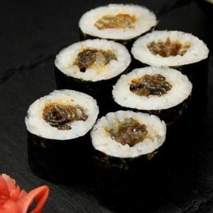 Маки с угрем