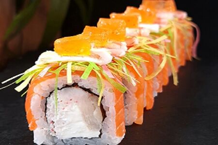 Ролл Филадельфия с морепродуктами и соевые нори