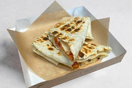 Ролл Сулугуни