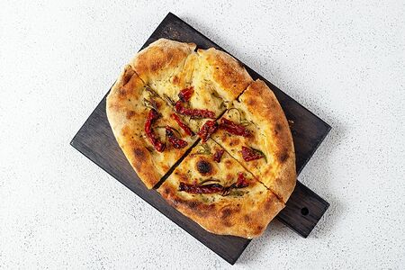 Фокачча с розмарином и вялеными томатами