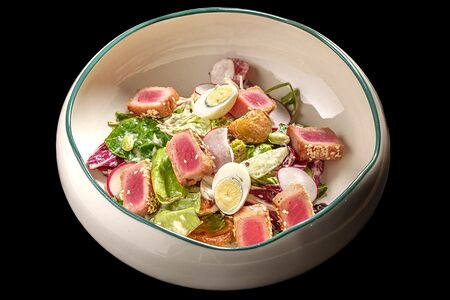 Салат с тунцом