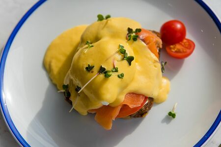 Бенедикт с лососем