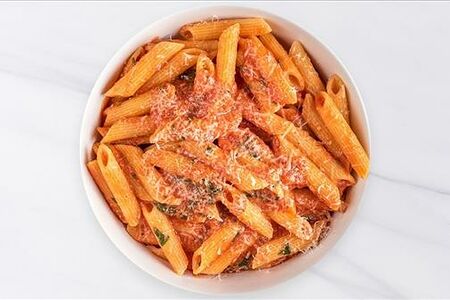 Пенне Арабьята, томатный соус, чили, базилик