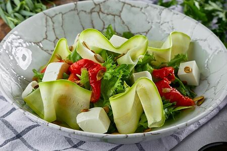 Салат с печеным перцем