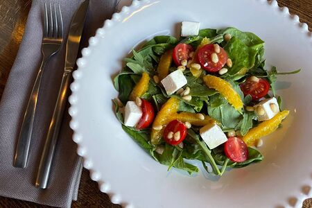 Мини-шпинат с апельсином и сыром Фета