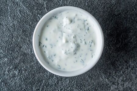 Сметана с чесноком