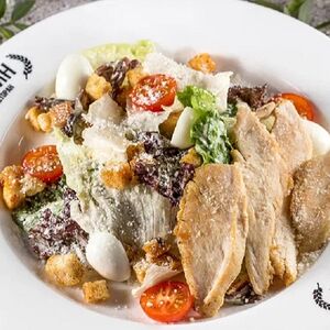 Салат Цезарь с курицей