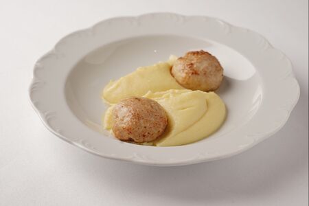 Котлетки из индейки с картофельным пюре