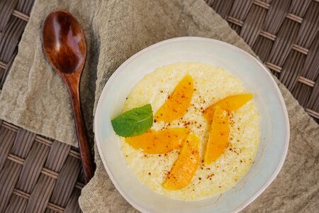 Пшенная каша с сезонными фруктами