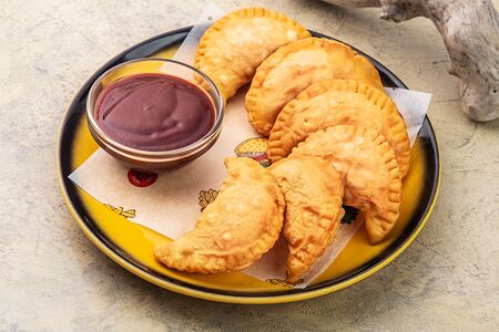 Мини-чебуреки с аджикой 