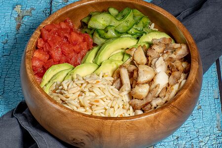 Грик-боул Орзо с курицей