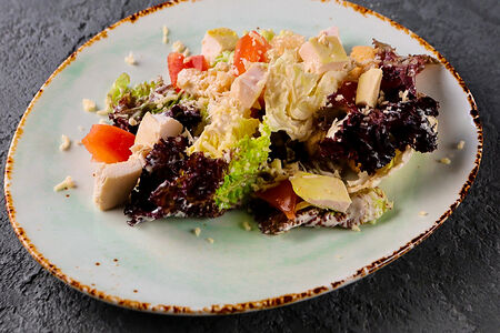 Салат Цезарь с курицей